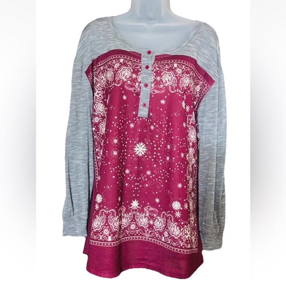 Suzanne Betro Tops - Suzanne Betro Weekend Wine Gray Bandana Print Henley Top Women’s Size M Boho